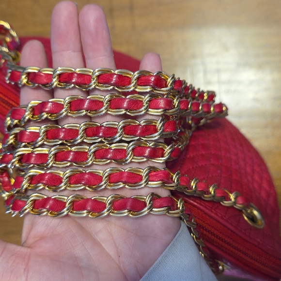 Bally Vintage Fuschia Lambskin Quilted Shoulder Bag with Gold Chain Vintage - Picture 12 of 16